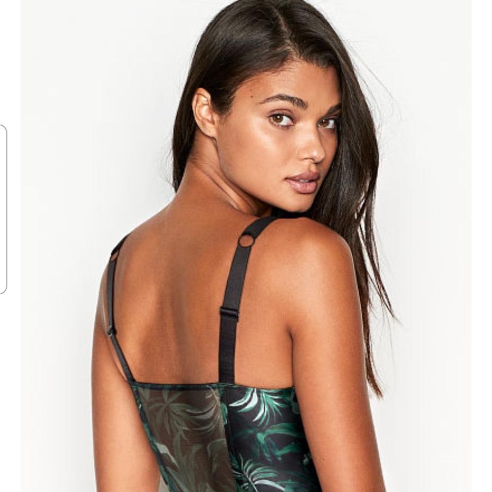 Lightly lined shine strap bra top - Picture 3 of 9